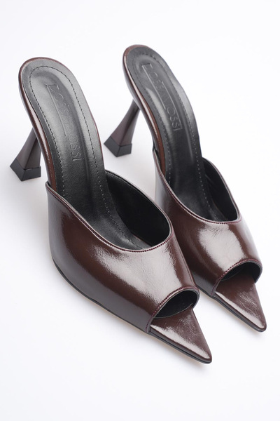 AleWomen Kahverengi Mat Rugan 9 Cm Topuk Groya Sivri Burun Kadın Terlik