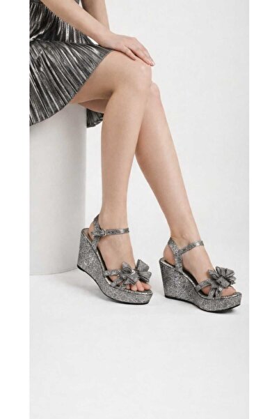 AYDOĞDU by ünal Pantofi de seară cu toc platinat, tul și detaliu cu fundă din...