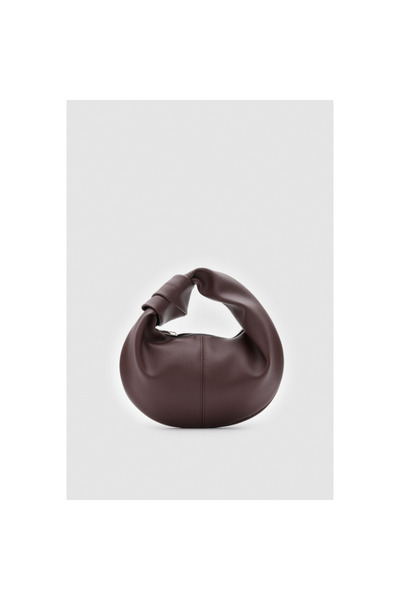 İlu Bags حقيبة إلفيا كابسول بتصميم مُعقد على شكل عصا الباجيت