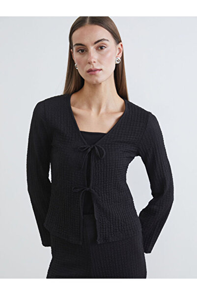 LC Waikiki Rmz Gi̇yi̇m Farkiyla V Textured Blouse with Tie Detail