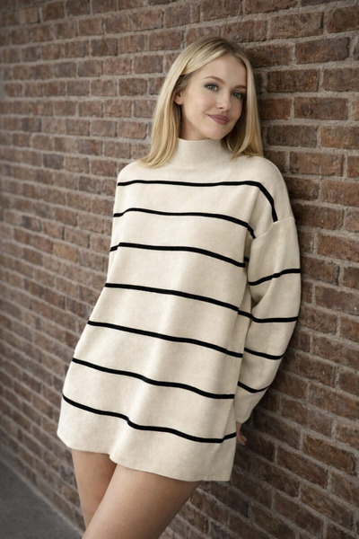 Kırlangıç Moda Beyaz Oversize Çizgili Yarım Balıkçı Kadın Triko Tunik Kazak