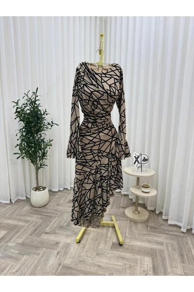 Latin2024 A dress with black and pistachio geometric patterns