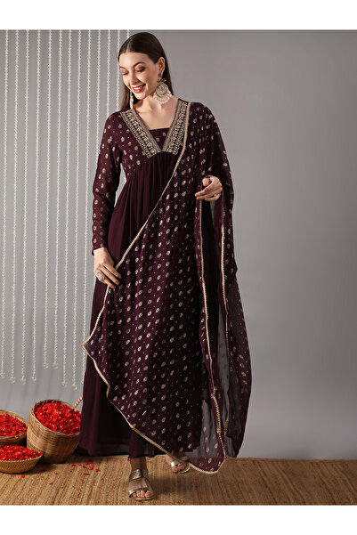 Globus By Styli طقم فستان كورتا ماكسي مطرز بالزهور من قماش الجورجيت بلون النب...