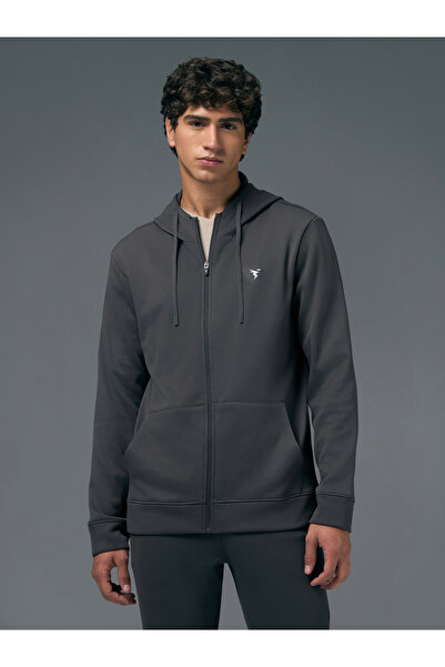 Technosport By Styli جاكيت رياضي رجالي سادة قصة ضيقة بغطاء رأس بتقنية TECHNOWARM