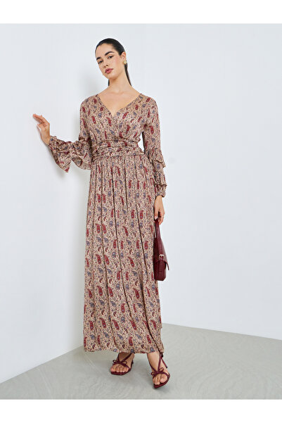 Styli Women Paisley Printed Pleated Maxi Dress