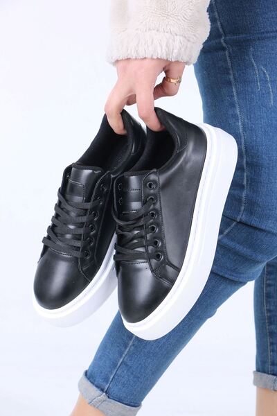 sefayol Γυναικεία αθλητικά παπούτσια Jeri με μαύρη λευκή σόλα, ματ δερμάτινα ...