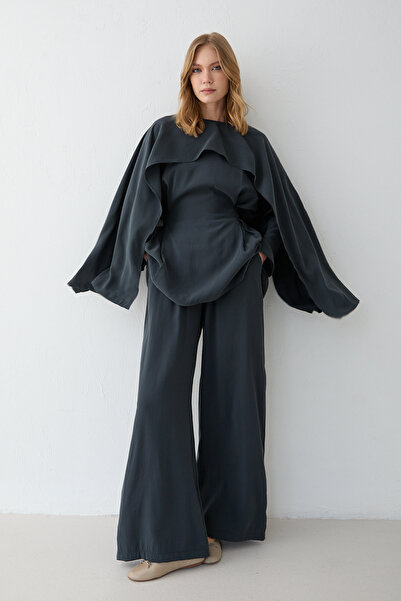 Melike Tatar Cape Detailed Suit 3-2309