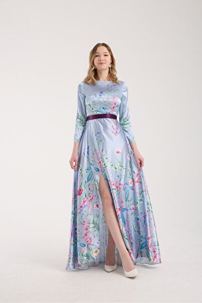 Stylish Stylish dress, extremely elegant, made of sky blue satin.