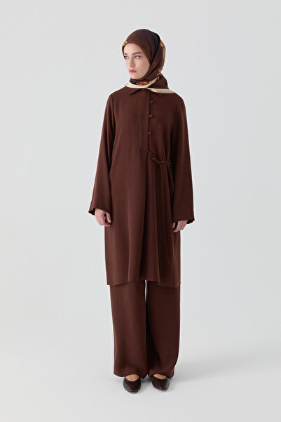Tuğba Bağcık Detaylı Tunik Pantolon Takım - Toprak