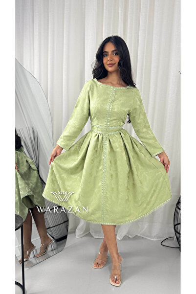 Warazan A soft midi dress with an elegant floral print