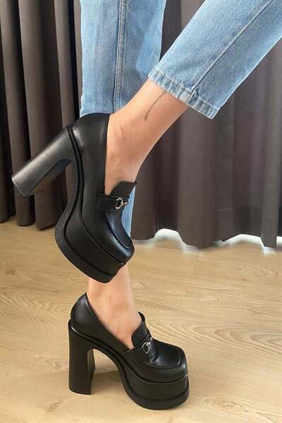 Difolia Γυναικεία Μαύρα Δερμάτινα Παπούτσια με Λεπτή Πόρπη Lofer Μοντέλο 12 ε...