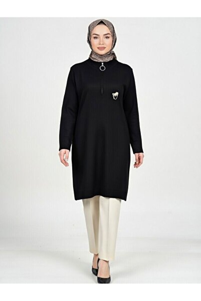 Balgüneş Tekstil Broş Detaylı Yaka Fermuarlı Siyah Triko Tesettür Tunik