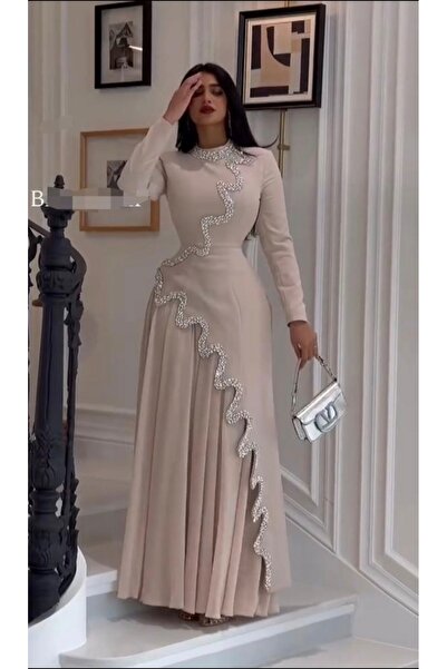 STAYILK DRESSES A light beige evening dress that reflects elegance and softne...