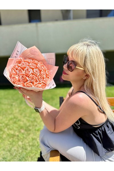 Buchetezie Buchet Cadou Femei Buchet Sunday Blush cu Trandafiri de Săpun
