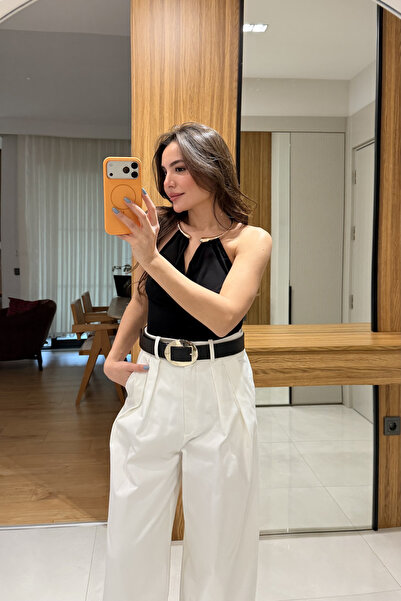 Gizem Ecemiş Rosalie Siyah Kolye Detaylı Bluz