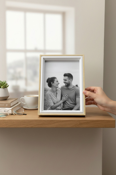 CaactuStore Wooden Picture Frame with Legs (Pvc Protected)