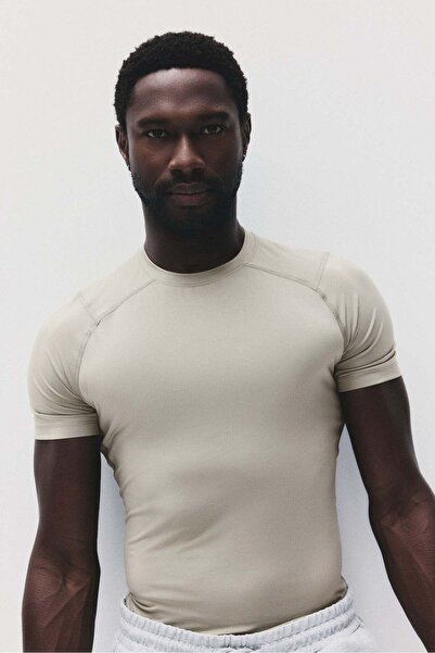 H&M تي شيرت رياضي Muscle Fit مع DryMove™