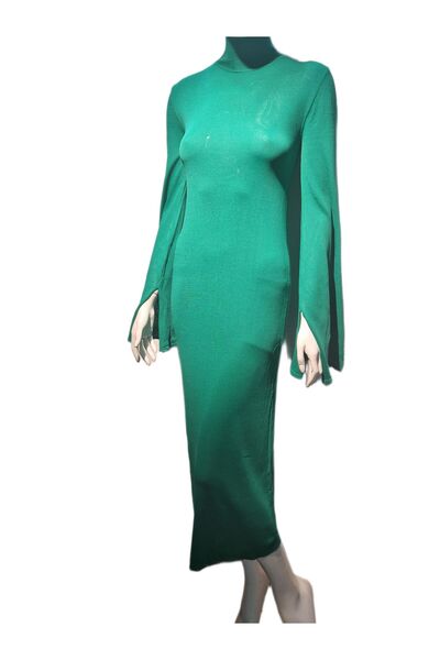 FASHION Long, green, halter neck dress with long, flared sleeves