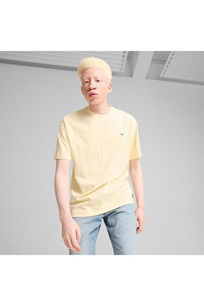 Puma تيشيرت رجالي برسومات "اركض بأحذية بوما" - أصفر