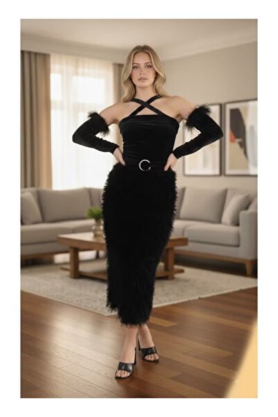 FULLJOY An elegant, straight-cut evening dress with a modern design and soft ...