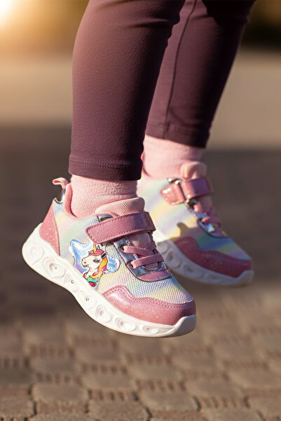 Pabuçland حذاء رياضي خفيف جدًا ومريح للغاية للفتيات مزود بإضاءة على شكل وحيد ...