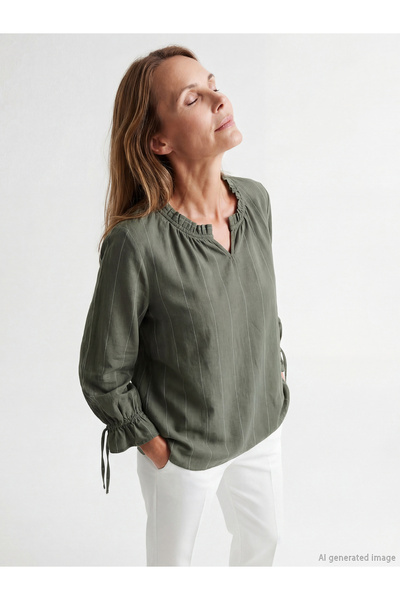 LC Waikiki Haki Fırfırlı Kaçık Yaka Çizgili Bluz