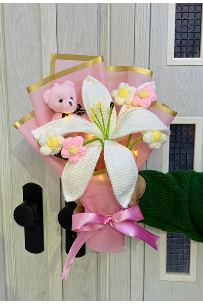 Zemtigo El Emeği Örgü Led Işıklı Ayıcıklı Beyaz Zambak Buketi Örgü Çiçek Buke...