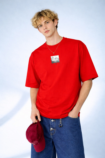 caddekombin Men's Bicycle Group Red T-Shirt with Linear Graphic Design