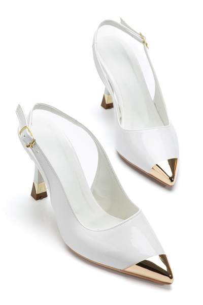 Moda Eleysa Kadın Beyaz Rugan Gold Sivri Burun Toka Detaylı Topuklu Stiletto