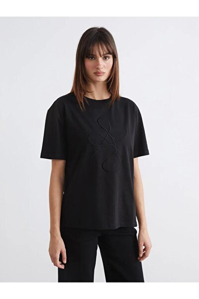 LC Waikiki تي شيرت نسائي أسود مطرز برقبة دائرية (S6)