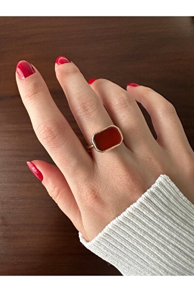 ringbox خاتم ذهبي مرصع بالحجر العنابي