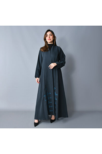 HAWRAA ABAYA Elegant abaya with a half-circle cut and delicate embroidery at ...