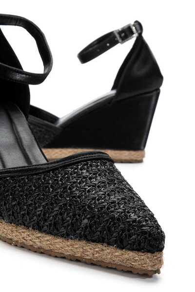 can feta The New Season's Must-Have Item: Women's Shoes with Pointed Toes and Wedge Heels