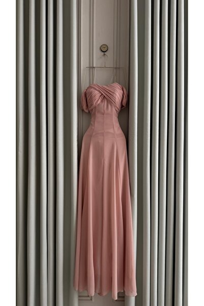Meryl Elegant long evening dress in a dusty pink color with a corset cut and ...