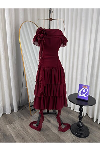 Model Leyna Hanouf's dress