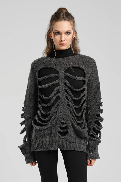 tw3 Women's Knitwear Long Sleeve Design Sweater with Front Cutout Detail