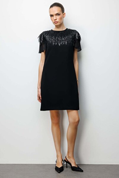 Ekol Yakası Taş İşlemeli Diz Üstü Elbise