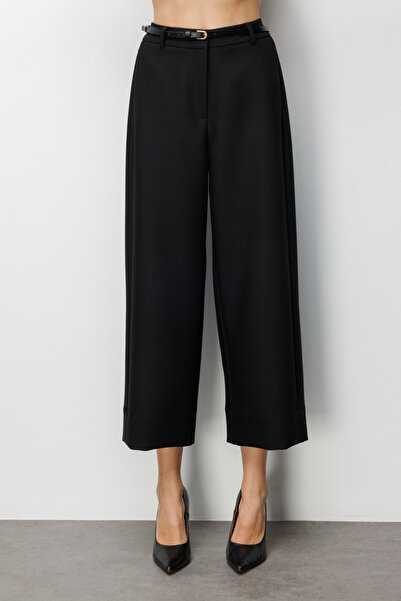 Ekol Beli Kemerli Kısa Bol Paça Pantolon