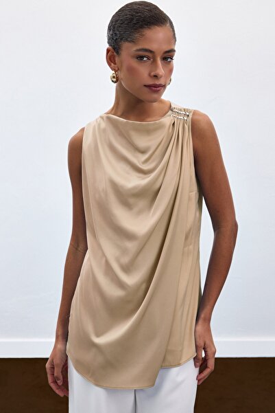 Sateen Accessory detailed sleeveless blouse - beige