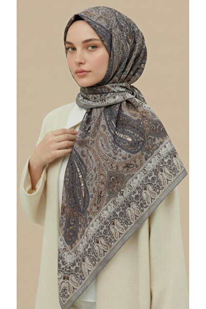 Karaca Eşarp ΕΘΝΟΤΙΚΟ ΣΧΕΔΙΟ 120*120 ΕΚ. ΒΑΜΒΑΚΕΡΟ ΜΑΝΤΗΛΙ