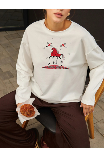 ELNOYA White Premium Soft Textured Modern Horse Figured Oversized Sweatshirt