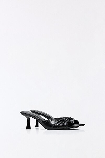 Bershka Büzgü detaylı topuklu mule terlik