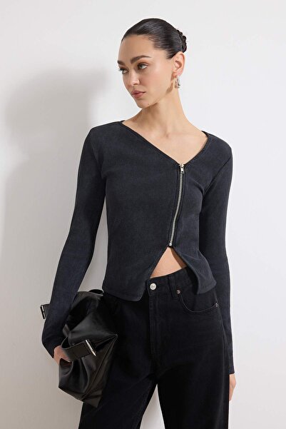 Trendyol Collection Антрацитова блуза с асиметричен яка, цип и ефект на износ...