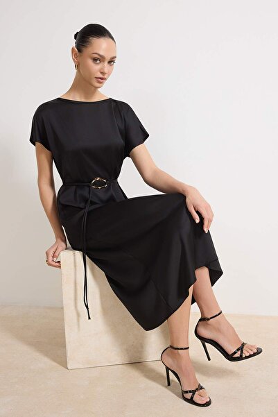 Trendyol Collection Schwarzes, gewebtes Midi-Kleid aus Satin mit Schnürdetail...