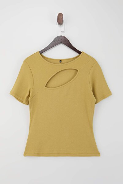 Trendyol Curve Oil Green Fitted/Bodycon Cut-Out Detailed Crop Knitted Blouse ...