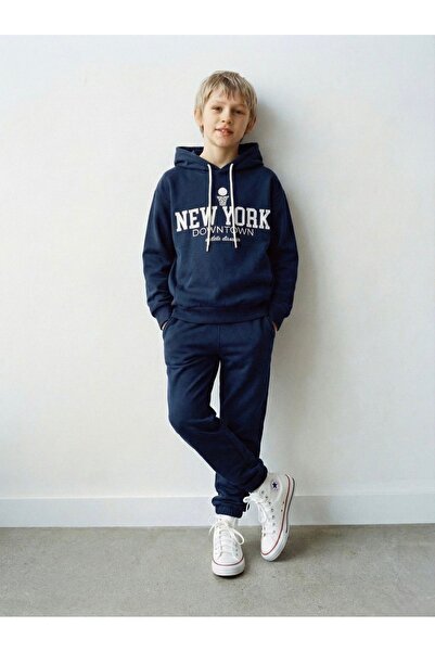 rg kidsstore طقم بدلة رياضية شبابية مطبوعة بغطاء للرأس