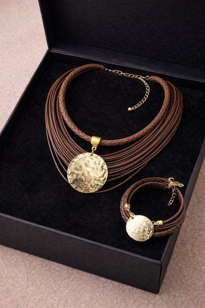 Kutcha Accessories Altın Disk Zarafeti: El Yapımı Çok Katmanlı Deri Kolye ve Bileklik Seti