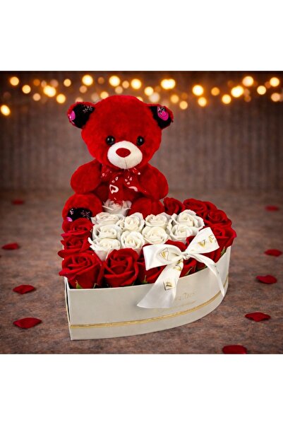 velve Аранжировка „Крепкост“, бяла кутия във формата на сърце, със сапунени р...