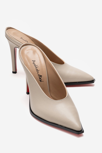 Ayakkabı Ateşi Дамски бежови кожени пантофки със специален дизайн и тънки ток...