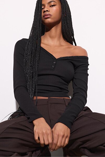 Stradivarius Düğmeli t-shirt